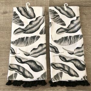 Set of 2 Black and White Palm Leaf Hand Towels NWT
